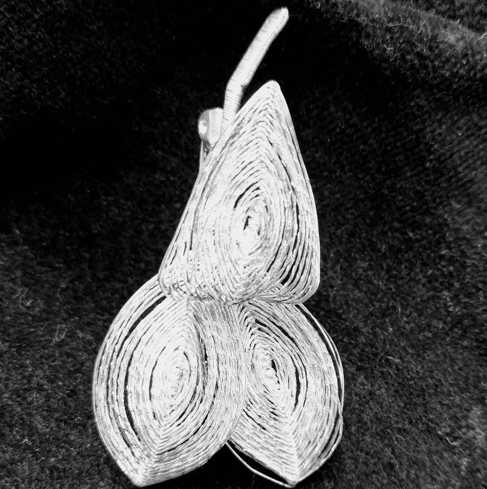 Vintage Silver Tone Spin Leaf Pin Brooch